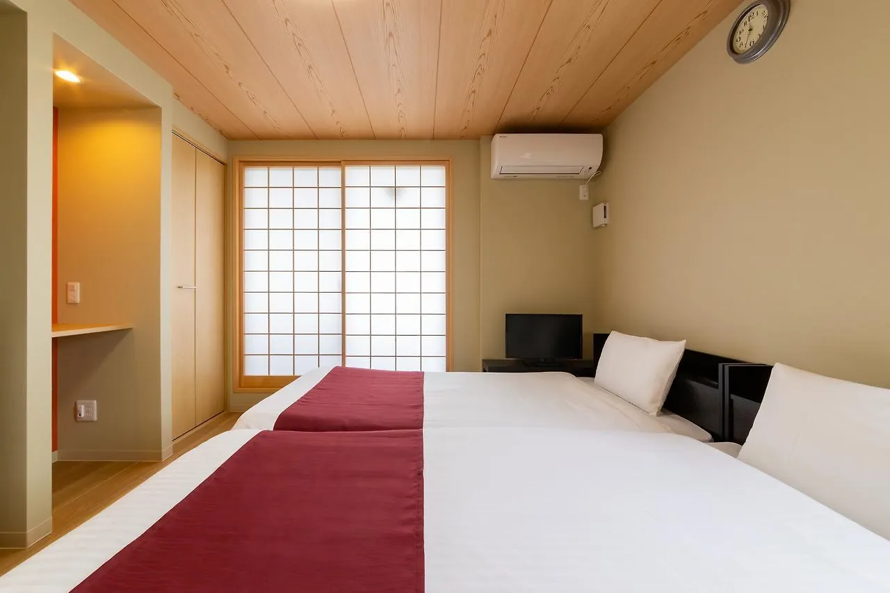 Japaning Hotel Higashi Kujo Kyoto 2*,